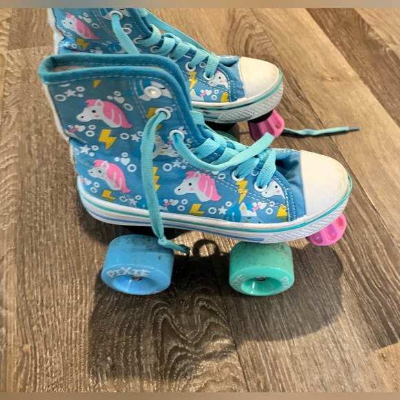 Kids unicorn sneaker roller skates - Picture 3 of 4